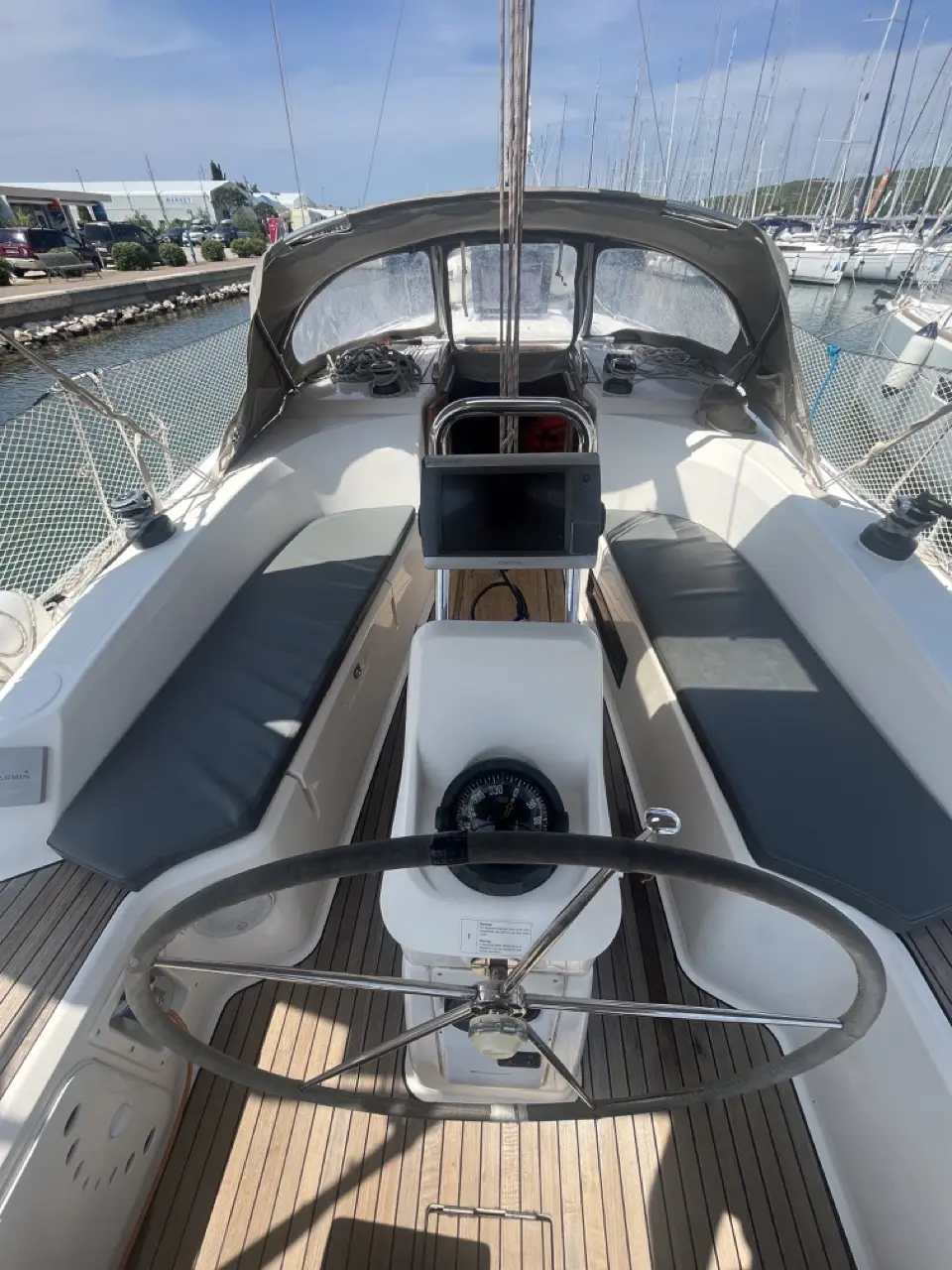 2015 Bavaria 33 cruiser