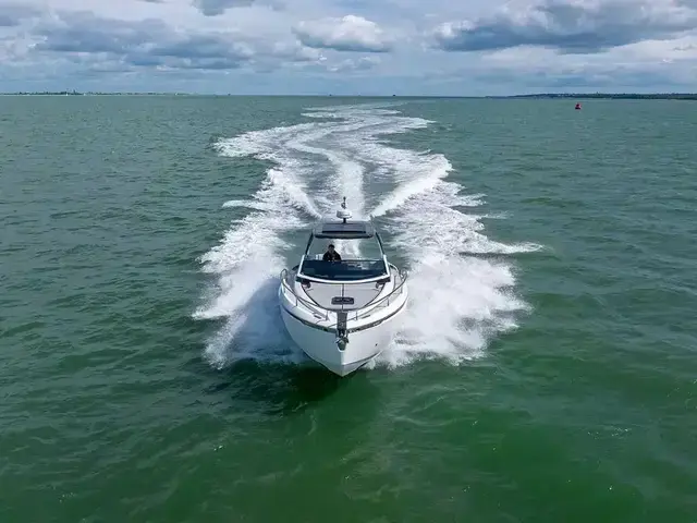 Fairline F Line 33