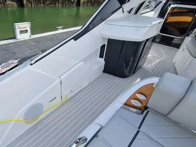 Fairline F Line 33