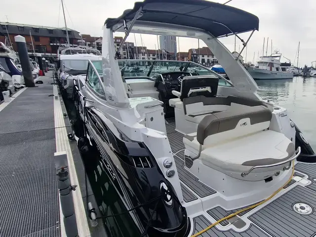 Monterey 295 Sport Yacht