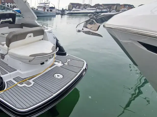 Monterey 295 Sport Yacht