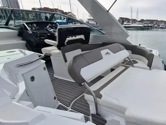 Monterey 295 Sport Yacht