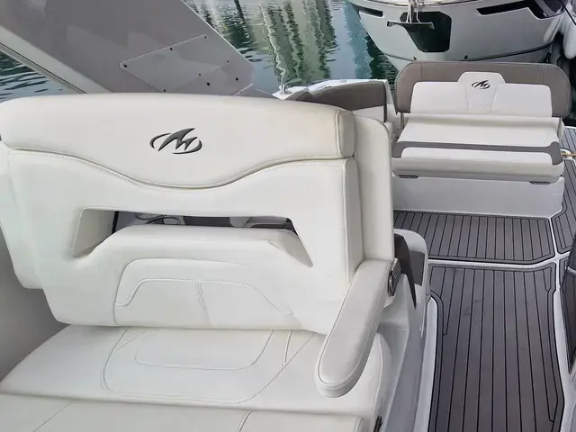 Monterey 295 Sport Yacht