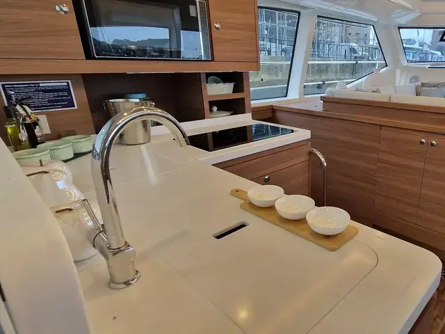 Aquila 44 Yacht