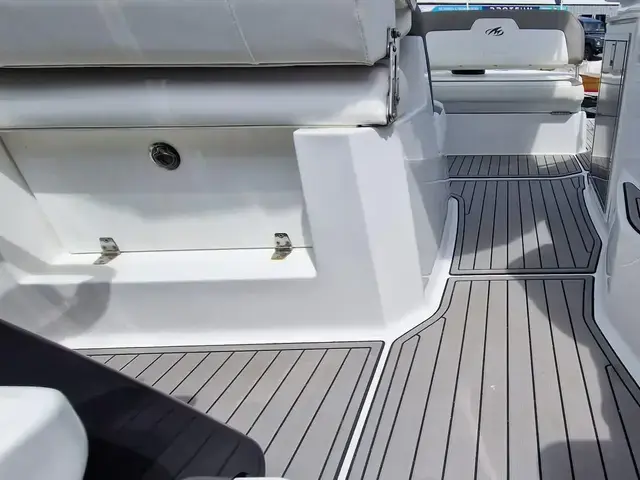 Monterey 295 Sport Yacht