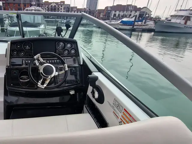 Monterey 295 Sport Yacht