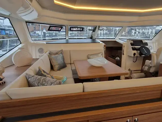 Aquila 44 Yacht