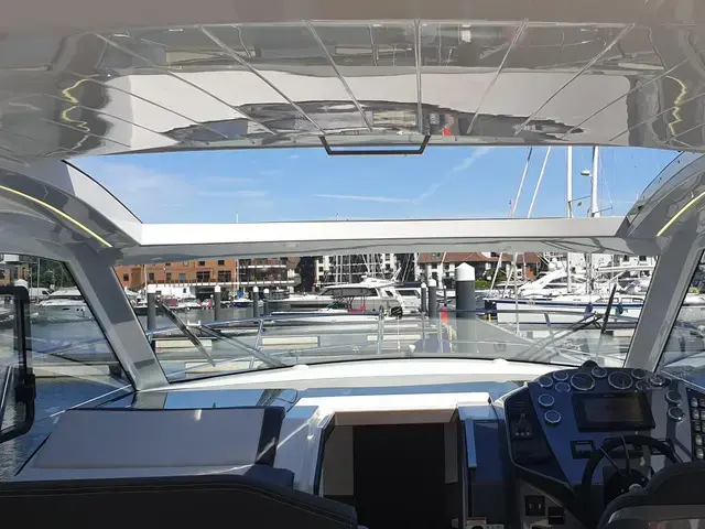 Galeon 335 Hts