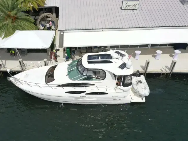 Cruisers Yachts 455 Express Motoryacht