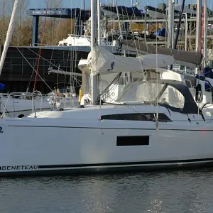 2021 Beneteau Oceanis 30.1