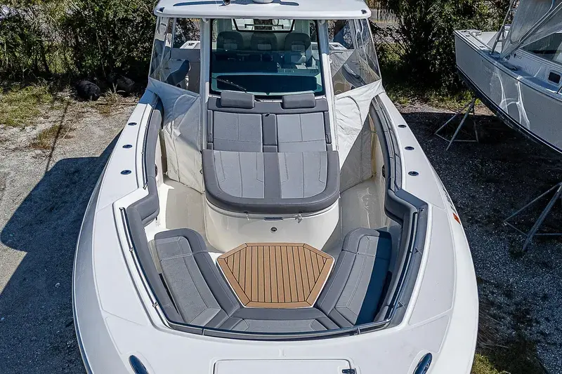 2023 Boston Whaler 38