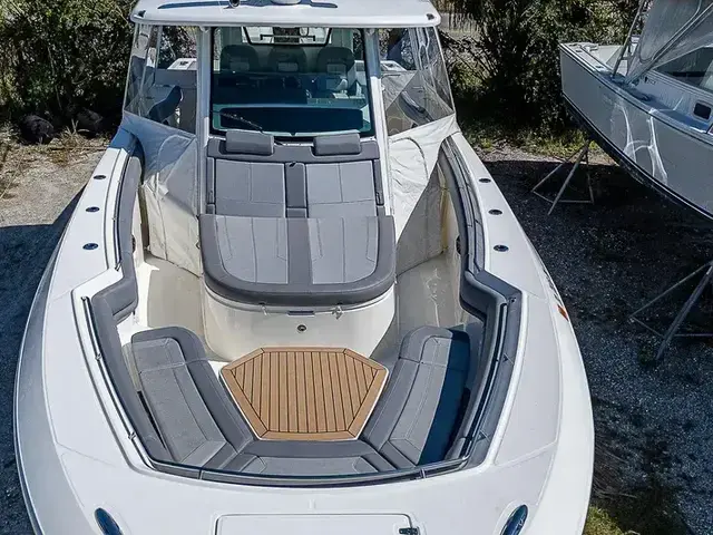 Boston Whaler 38