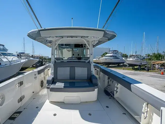 Boston Whaler 38