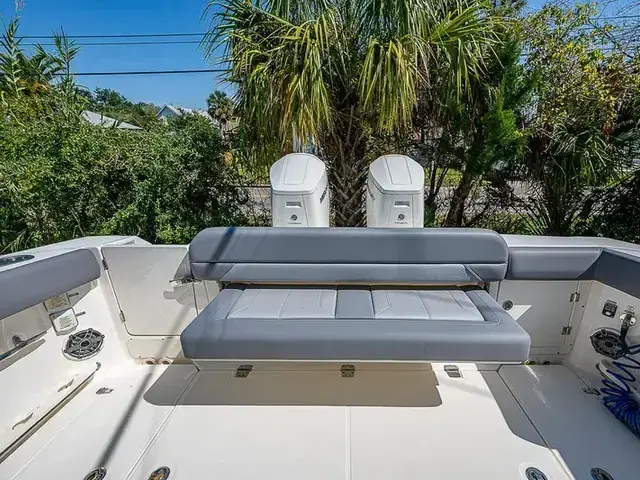 Boston Whaler 38