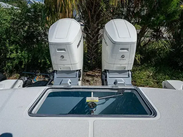 Boston Whaler 38