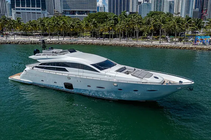 2013 Pershing 92 express yacht