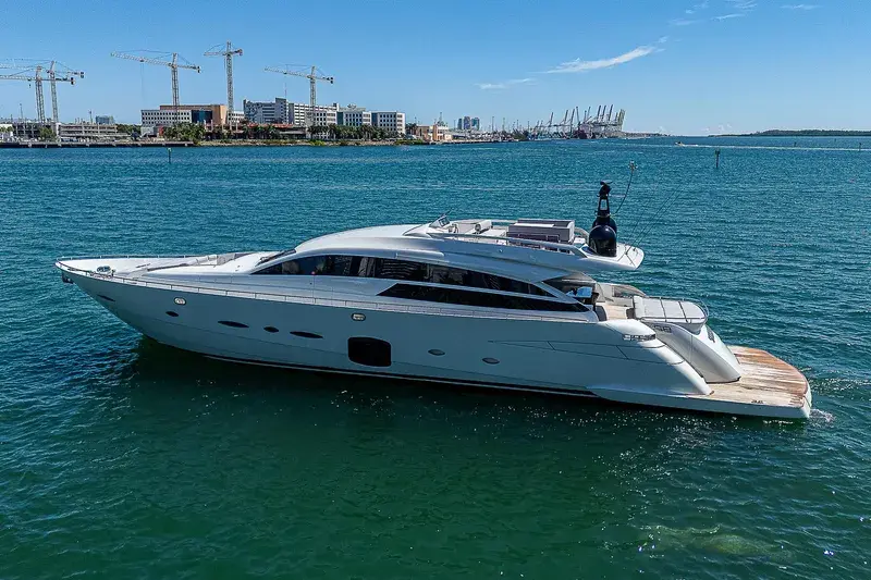 2013 Pershing 92 express yacht