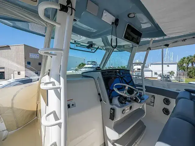 Boston Whaler 38