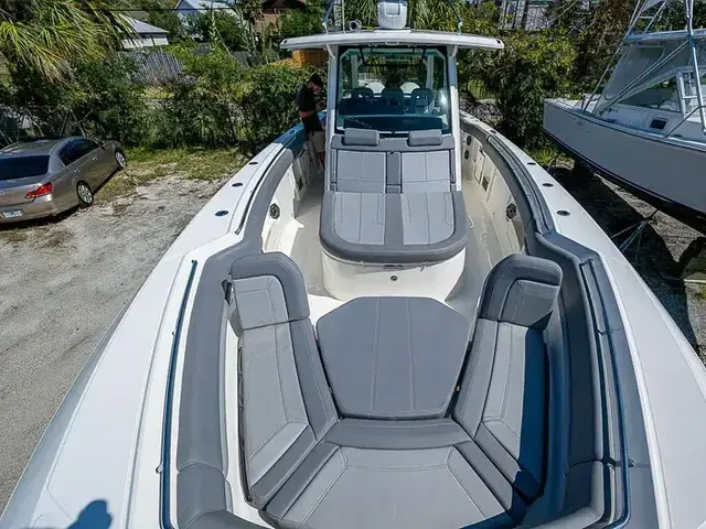 Boston Whaler 38