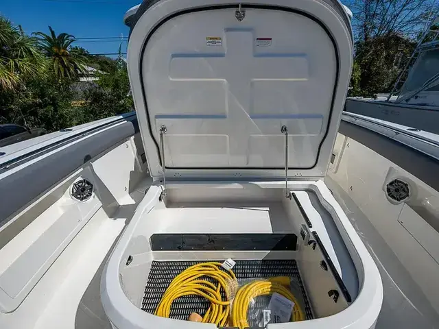 Boston Whaler 38