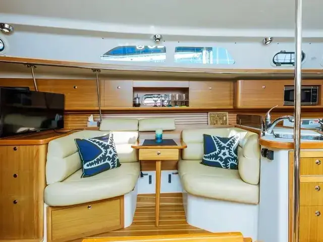 Catalina 385