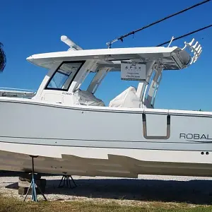 2021 Robalo R360