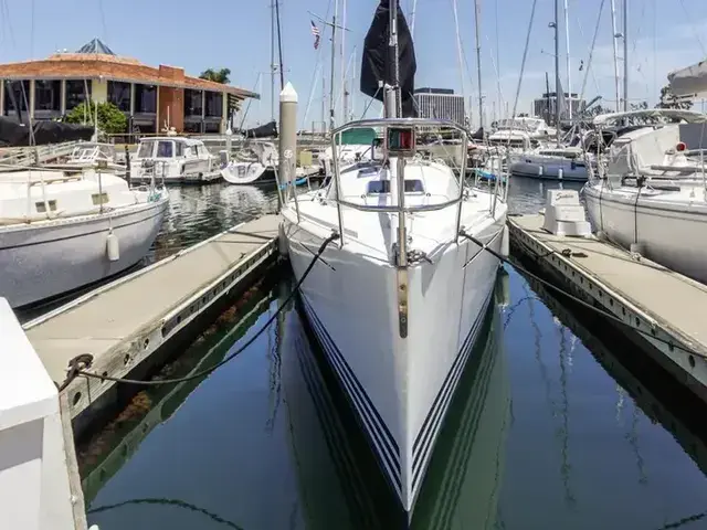 X Yachts 35