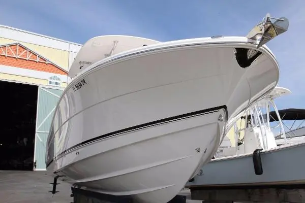 Robalo R300 Center Console