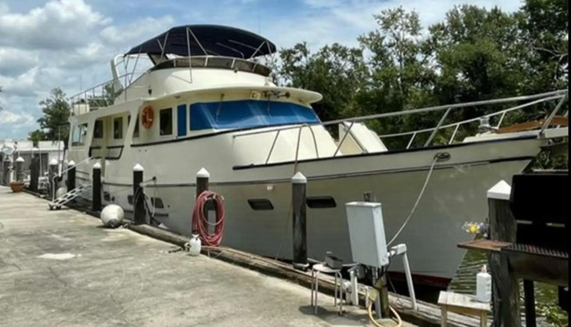 1986 Marine Trader med yacht w- cockpit