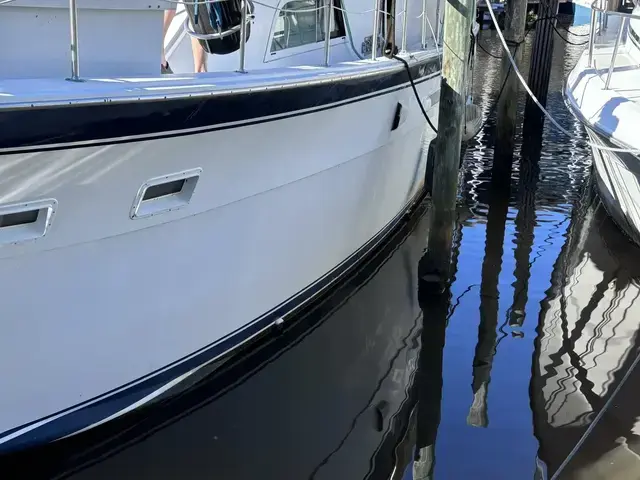 Hatteras Yacht Fish 53