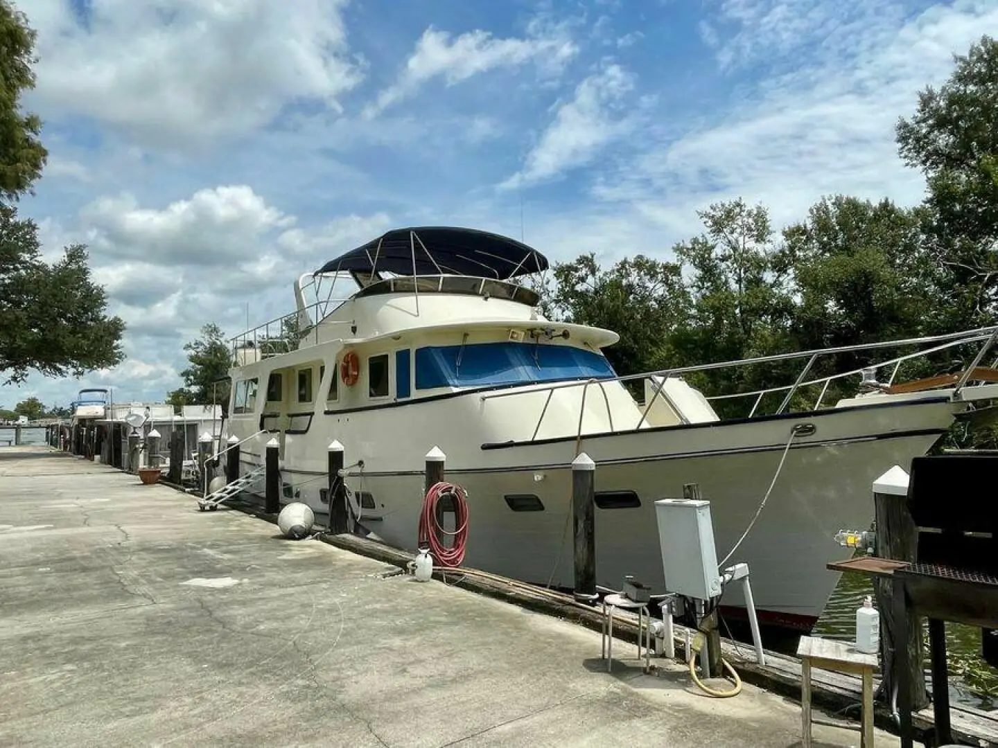 1986 Marine Trader med yacht w- cockpit