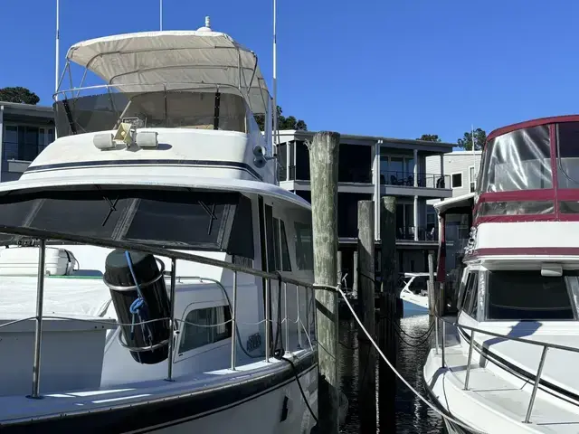 Hatteras Yacht Fish 53