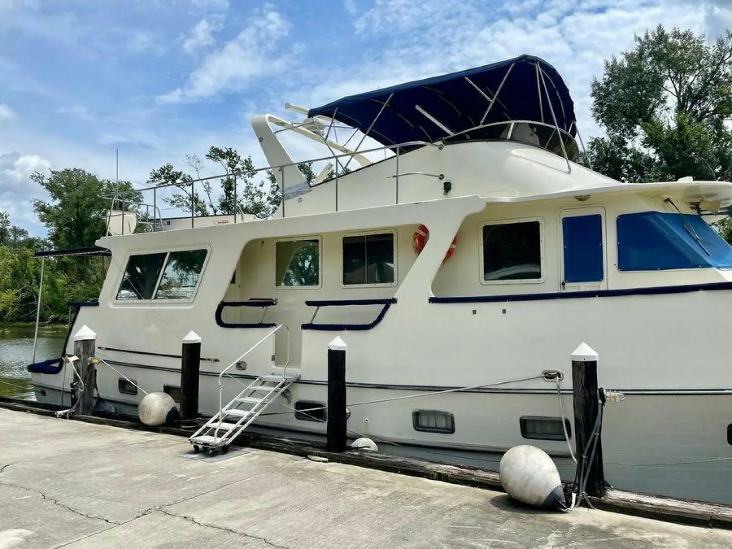 1986 Marine Trader med yacht w- cockpit