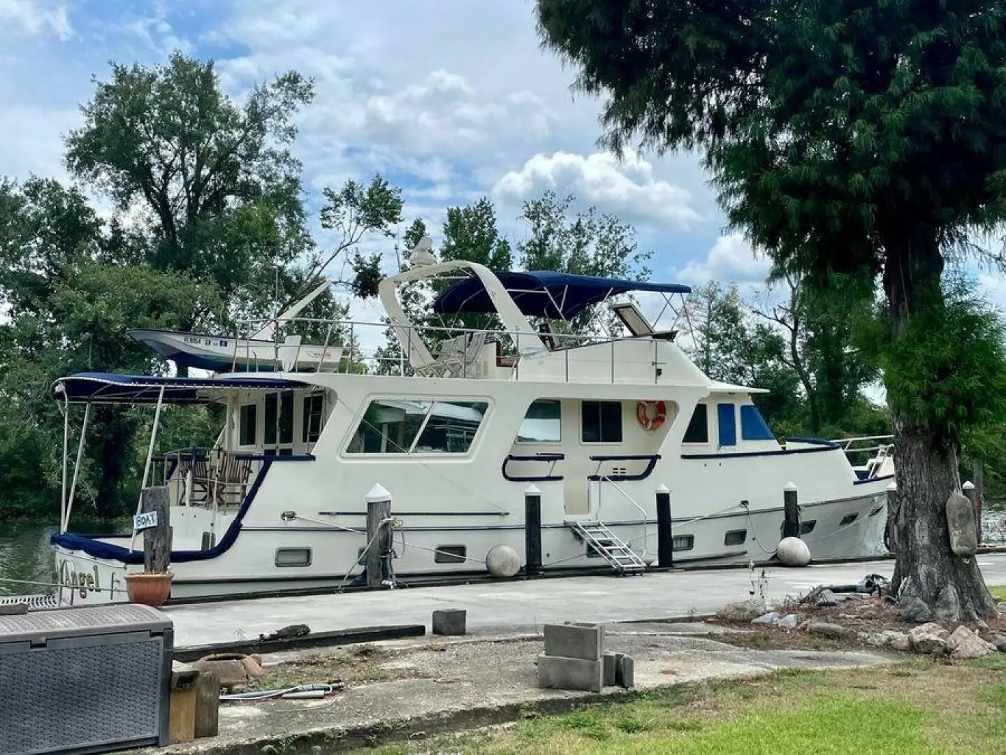 1986 Marine Trader med yacht w- cockpit