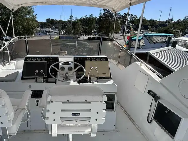 Hatteras Yacht Fish 53