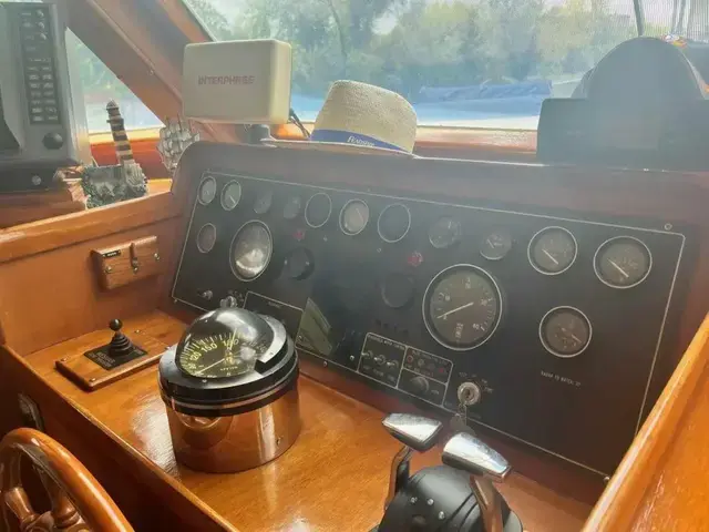 Trader Med Yacht w- Cockpit