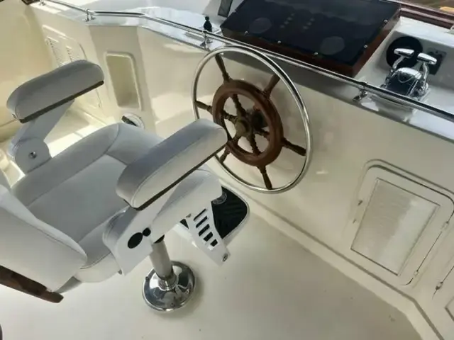 Trader Med Yacht w- Cockpit