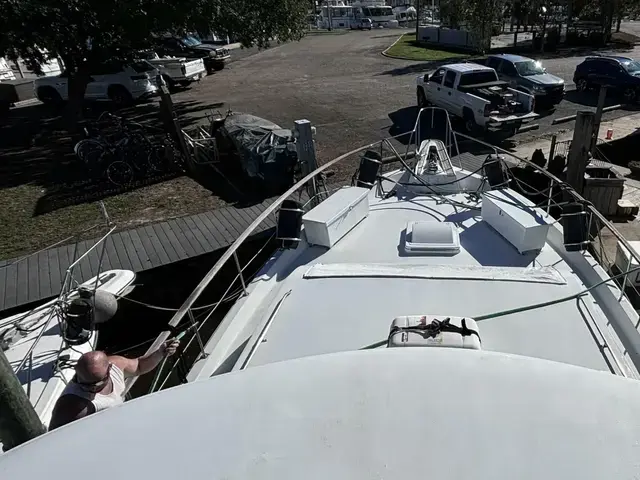 Hatteras Yacht Fish 53