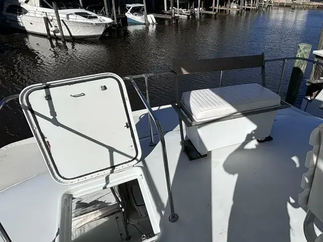 Hatteras Yacht Fish 53