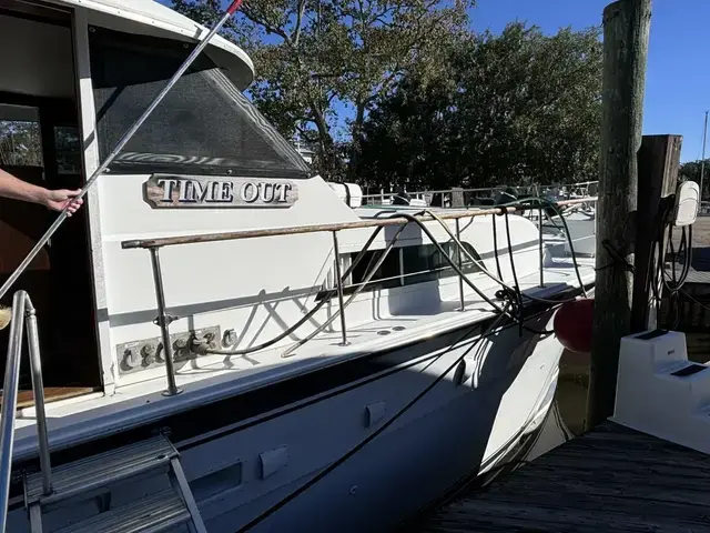 Hatteras Yacht Fish 53