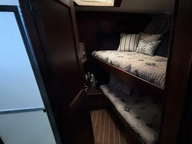 Hatteras Yacht Fish 53