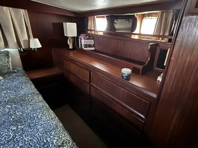 Hatteras Yacht Fish 53