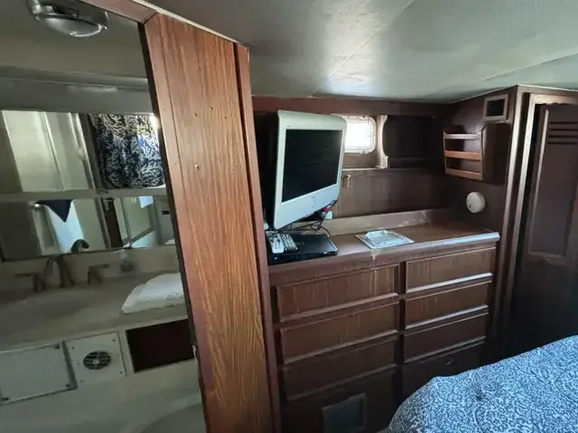 Hatteras Yacht Fish 53