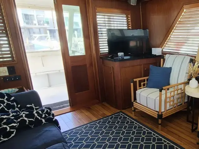 Hatteras Yacht Fish 53