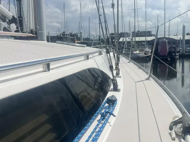 Catalina 385