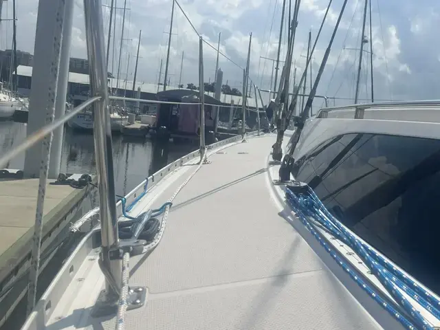 Catalina 385