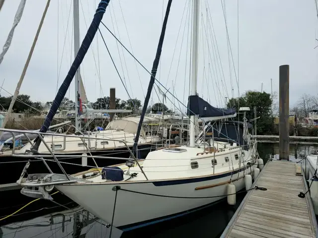 Pacific Seacraft Crealock 37