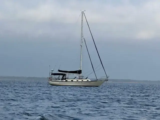 Pacific Seacraft Crealock 37