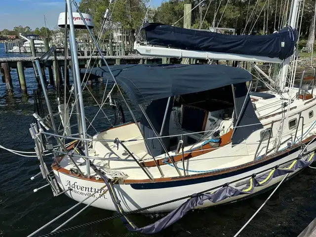 Pacific Seacraft Crealock 37