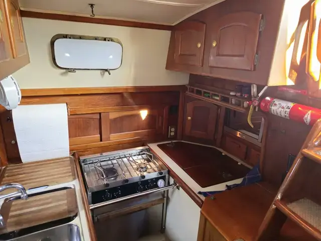 Pacific Seacraft Crealock 37